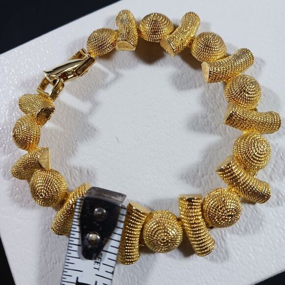 Vintage Jewelry Gold Tone Bracelet - Picture 5 of 9